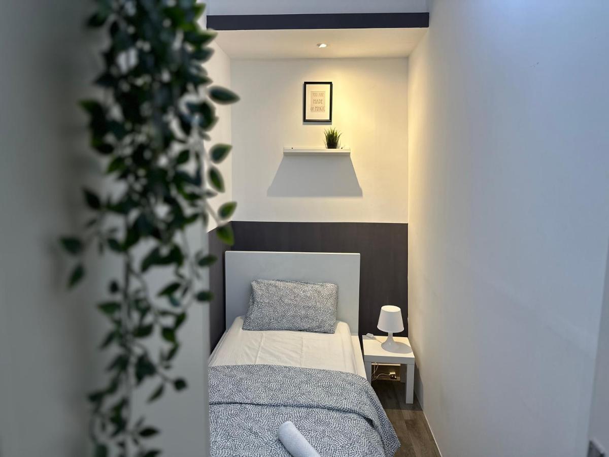 Traveller Partition Room In Al Barsha 1 Near Metro Dubai Ngoại thất bức ảnh