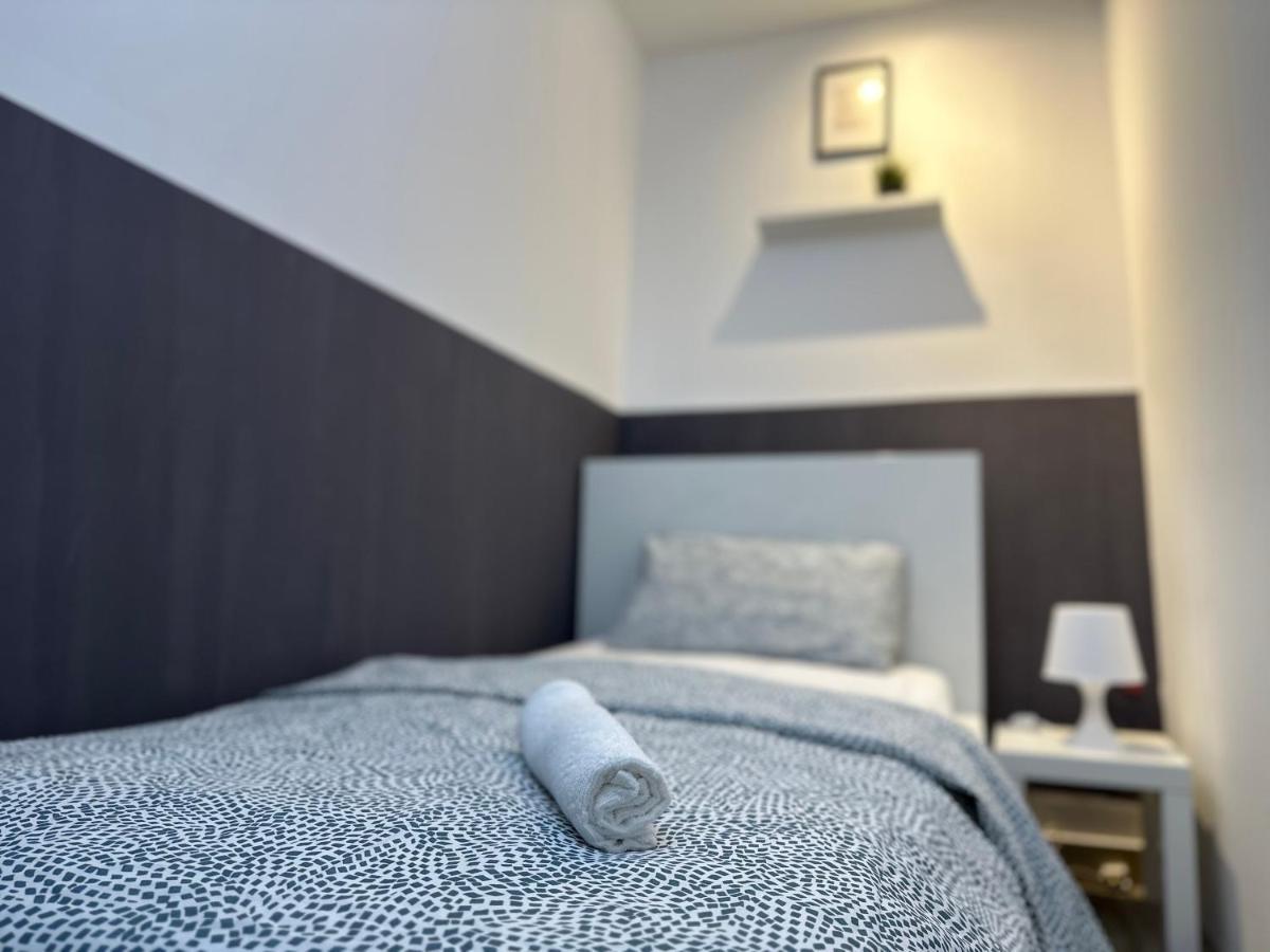 Traveller Partition Room In Al Barsha 1 Near Metro Dubai Ngoại thất bức ảnh